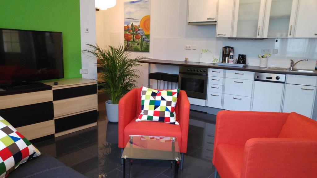 Apartment Rhein Main Хоххайм ам Майн Стая снимка