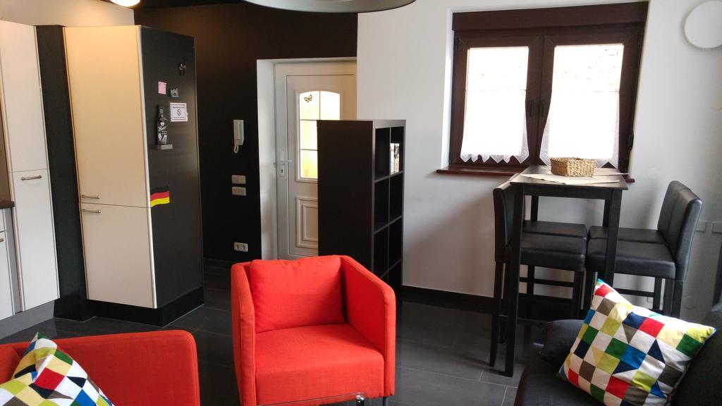 Apartment Rhein Main Хоххайм ам Майн Стая снимка