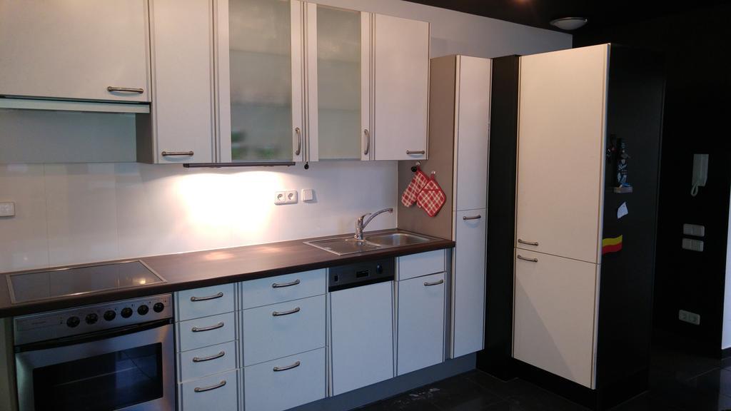 Apartment Rhein Main Хоххайм ам Майн Стая снимка