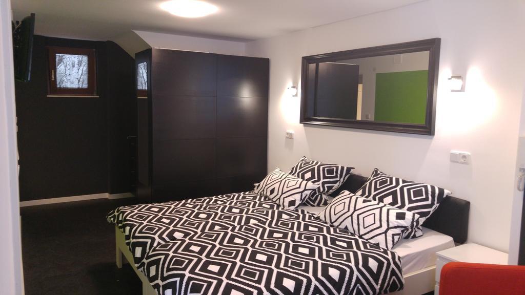 Apartment Rhein Main Хоххайм ам Майн Екстериор снимка